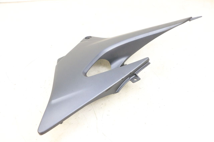photo de TAPA BAJO ASIENTO DERECHO KAWASAKI ZR 7 750 (1999 - 2004) - Primer plano técnico