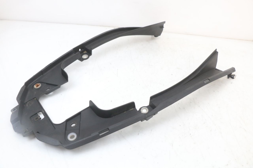 photo de TAPA BAJO ASIENTO LONGJIA EASY MAX 125 (2020 - 2024) - Zoom estado de uso