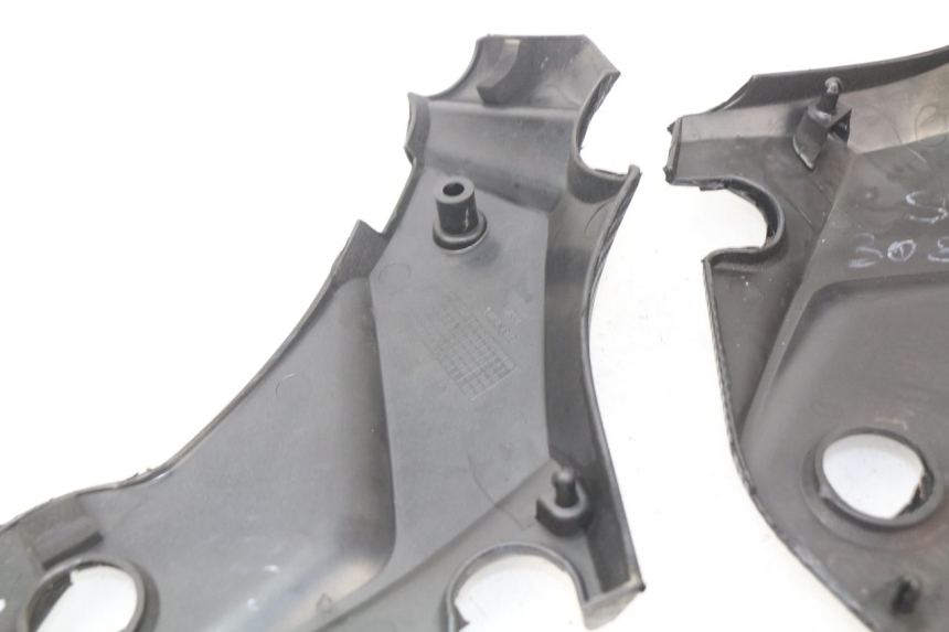 photo de TAPA BAJO ASIENTO KAWASAKI ER-6 ER6 N 650 (2009 - 2011) - Estado de la superficie y material