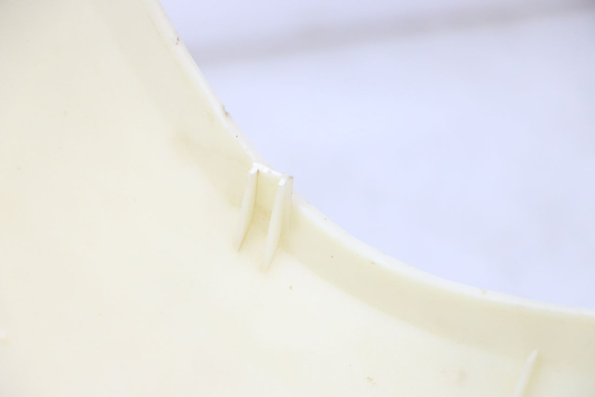 photo de TAPA BAJO ASIENTO EUROCKA RETRO 50 (2007 - 2014) - Detalles de los puntos de fijación