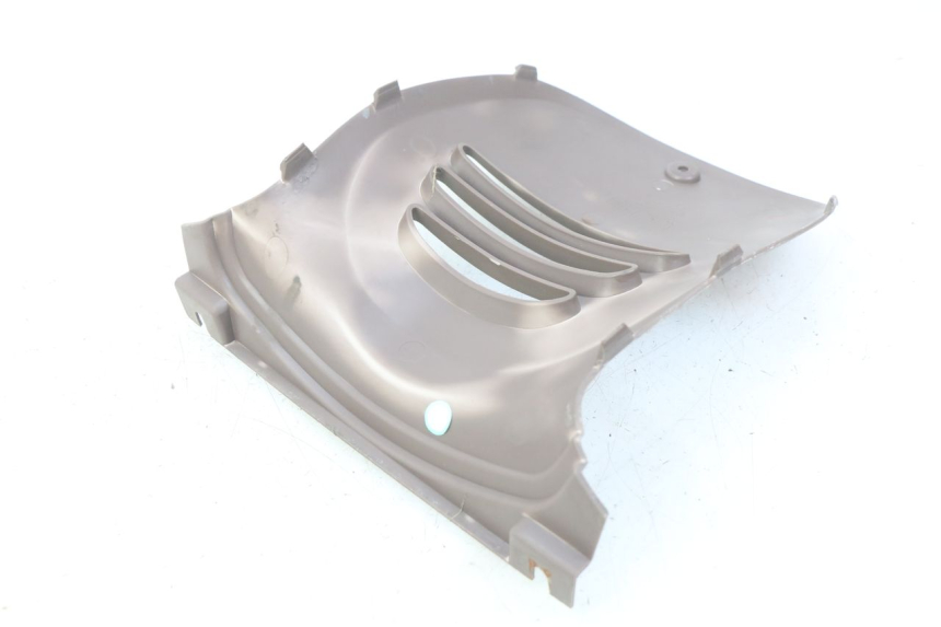 photo de TAPA DEBAJO DEL ASIENTO SYM FIDDLE 2 125 (2010 - 2013) - Detalle de la pieza