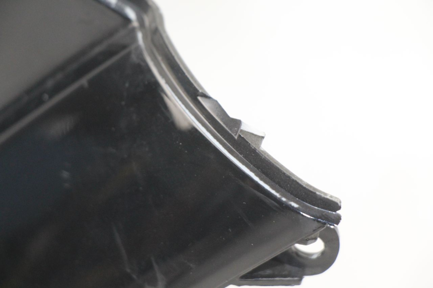 photo de TAPA DEBAJO DEL ASIENTO SYM FIDDLE 3 III 125 (2014 - 2020) - Detalle de la pieza