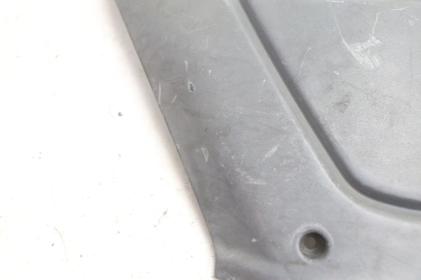 photo de TAPA BAJO EL ASIENTO PIAGGIO FLY 2T 50 (2004 - 2017) - Detalle de la pieza