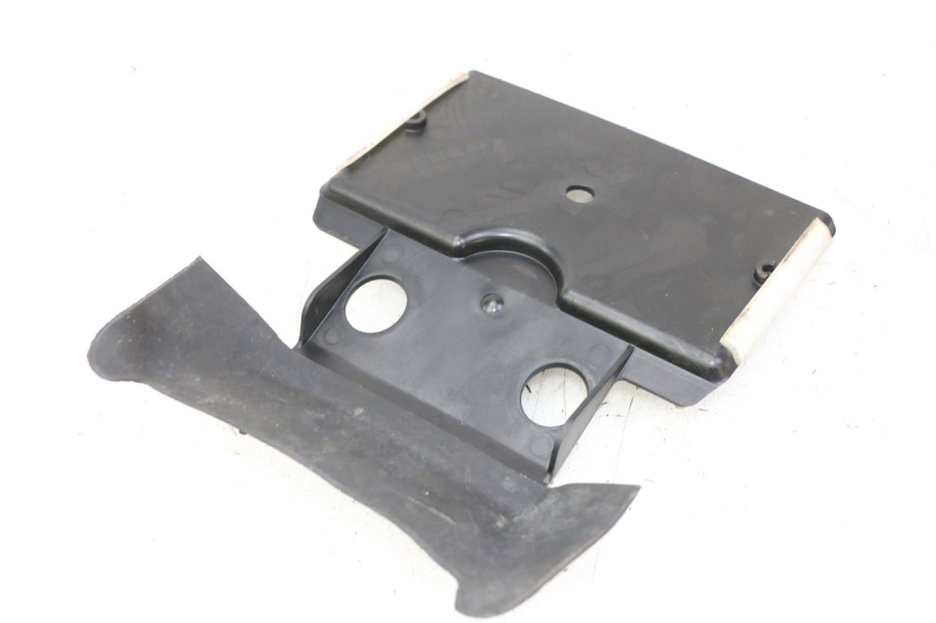 photo de TAPA BAJO ASIENTO YAMAHA FZ6 FAZER S2 600 (2007 - 2011) - Detalle de la pieza