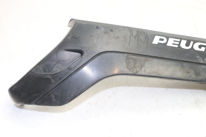 photo de TAPA BAJO ASIENTO IZQUIERDA PEUGEOT 103 SPX CLIP 50 (1989 - 1992) - Detalle de la pieza