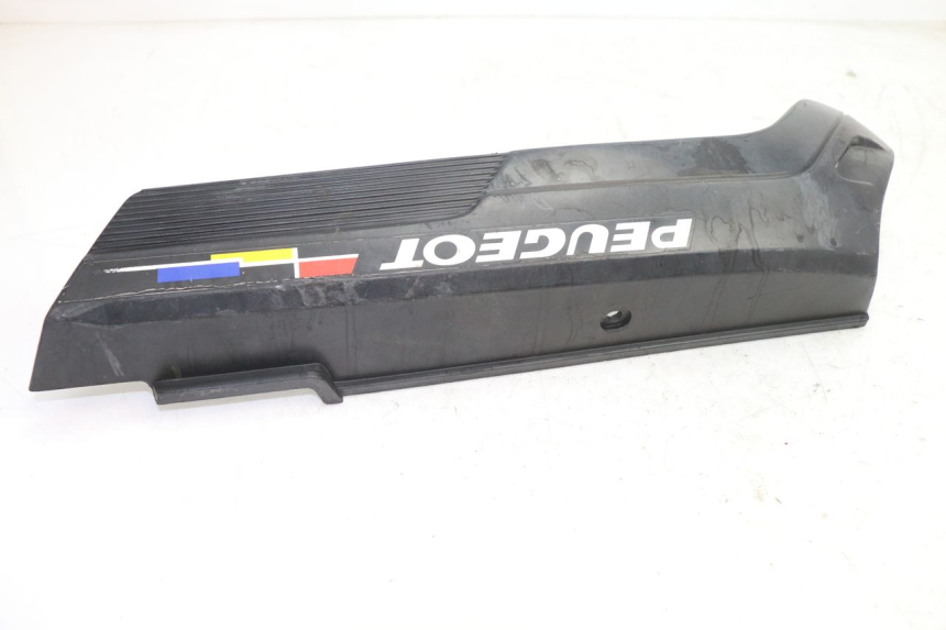 photo de TAPA BAJO ASIENTO IZQUIERDA PEUGEOT 103 SPX CLIP 50 (1989 - 1992) - Primer plano técnico