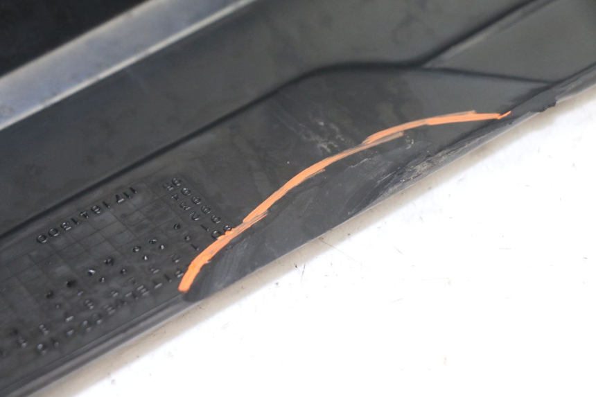 photo de TAPA BAJO ASIENTO IZQUIERDA PEUGEOT 103 SPX CLIP 50 (1989 - 1992) - Recambio usado revisado