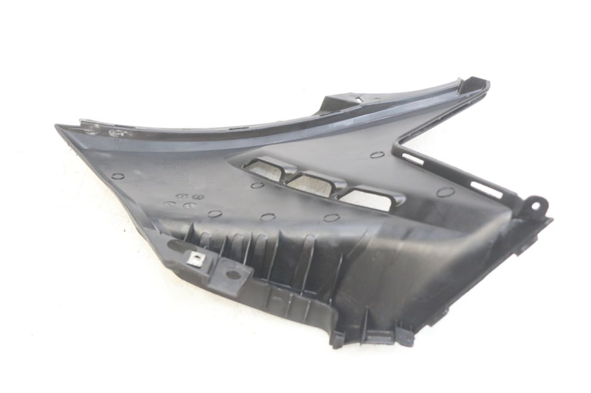 photo de TAPA DEBAJO DEL ASIENTO IZQUIERDO KYMCO AGILITY 16+ 4T 50 (2018 - 2023) - Zoom estado de uso