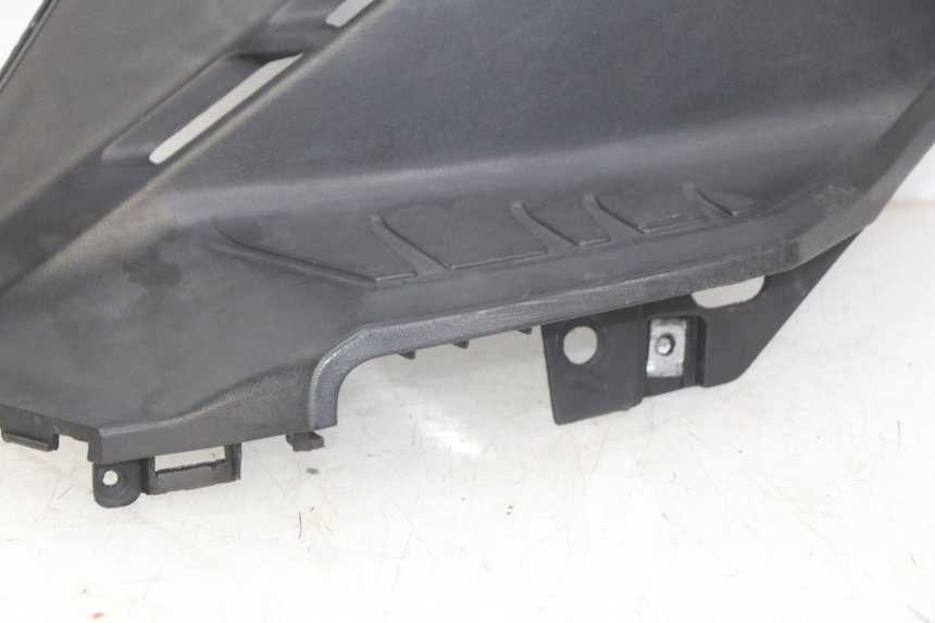 photo de TAPA DEBAJO DEL ASIENTO IZQUIERDO KYMCO AGILITY 16+ 4T 50 (2018 - 2023) - Vista general del producto