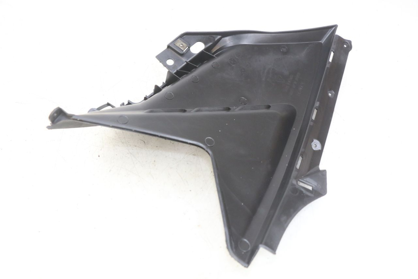 photo de TAPA DEBAJO DEL ASIENTO IZQUIERDO KYMCO AGILITY 16+ 4T 50 (2018 - 2023) - Zoom estado de uso