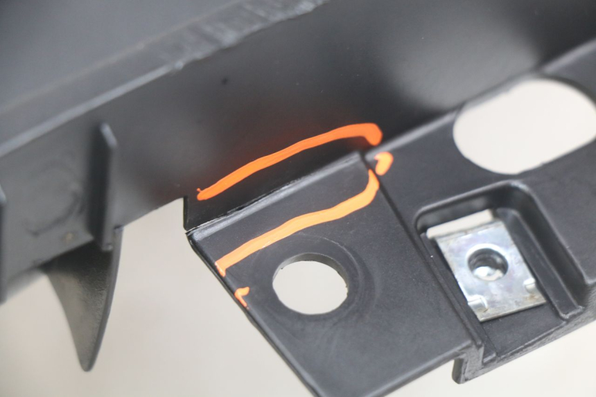 photo de TAPA DEBAJO DEL ASIENTO IZQUIERDO KYMCO AGILITY 16+ 4T 50 (2018 - 2023) - Detalle de la pieza