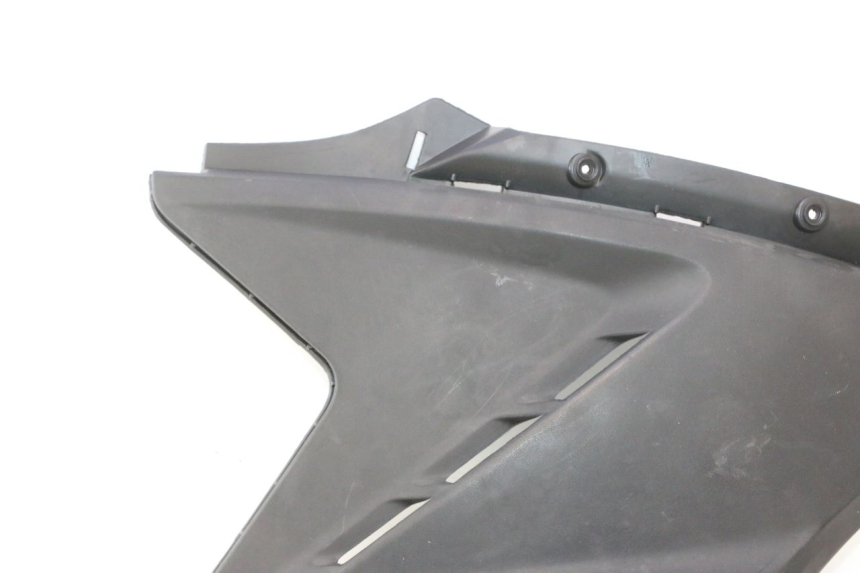 photo de TAPA BAJO ASIENTO IZQUIERDA KYMCO AGILITY CITY 16P 125 (2015 - 2024) - Zoom estado de uso