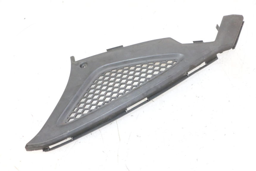 photo de TAPA BAJO ASIENTO IZQUIERDA KYMCO AGILITY NAKED RENOUVO 2T 50 (2011 - 2018) - Detalle de la pieza