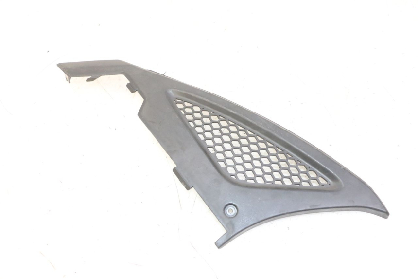 photo de TAPA BAJO ASIENTO IZQUIERDA KYMCO AGILITY NAKED RENOUVO 2T 50 (2011 - 2018) - Zoom estado de uso