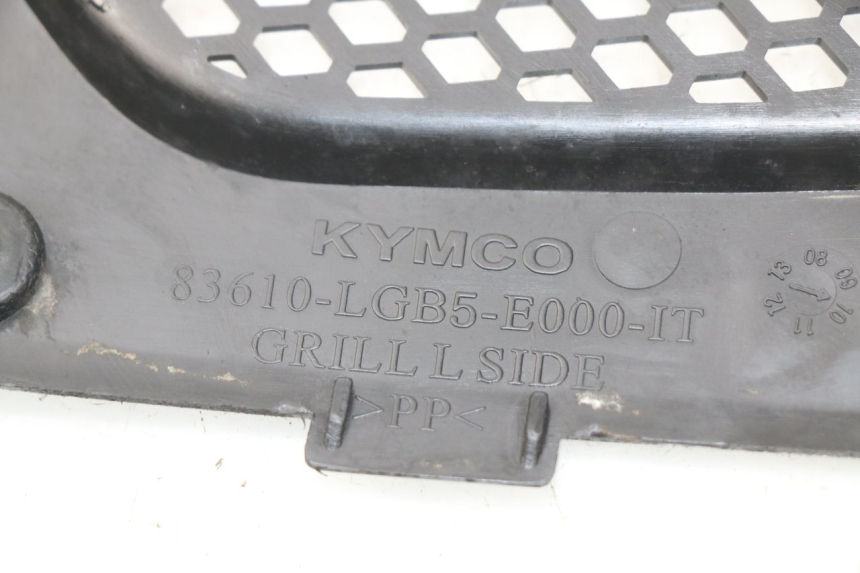 photo de TAPA BAJO ASIENTO IZQUIERDA KYMCO AGILITY RS 2T 50 (2009 - 2013) - Detalle de la pieza