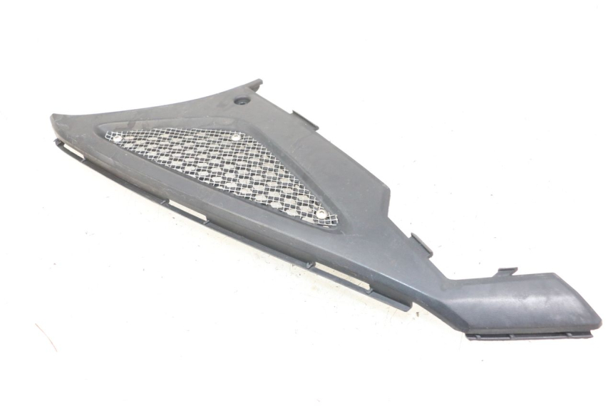 photo de TAPA DEBAJO DEL ASIENTO IZQUIERDO KYMCO AGILITY RS 4T 50 (2009 - 2013) - Otra perspectiva