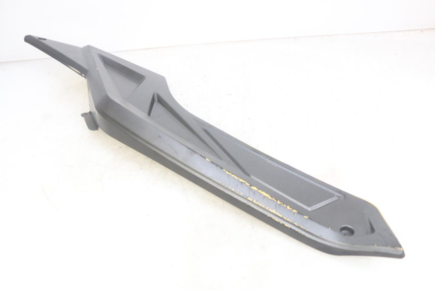 photo de TAPA DEBAJO DEL ASIENTO IZQUIERDO NECO ALEXONE 125 (2017 - 2024) - Detalle de la pieza