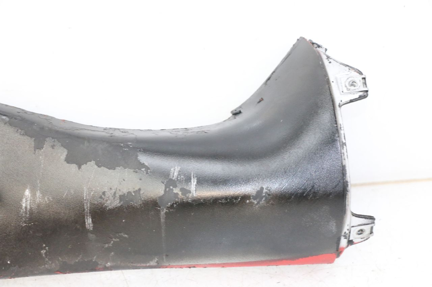 photo de TAPA BAJO ASIENTO IZQUIERDA APRILIA RS 50 (1999 - 2005) - Detalles de los puntos de fijación