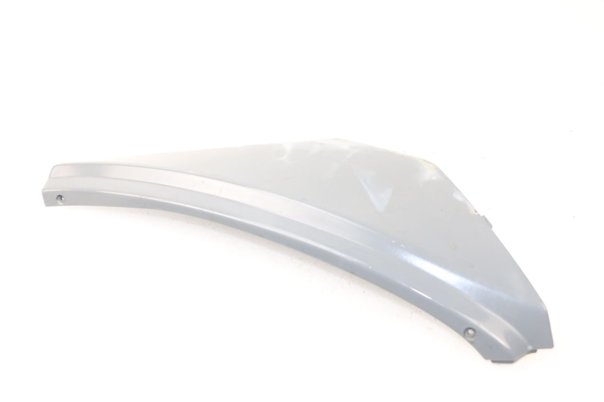 photo de TAPA BAJO ASIENTO IZQUIERDA APRILIA ATLANTIC 125 (2003 - 2009) - Detalle de la pieza