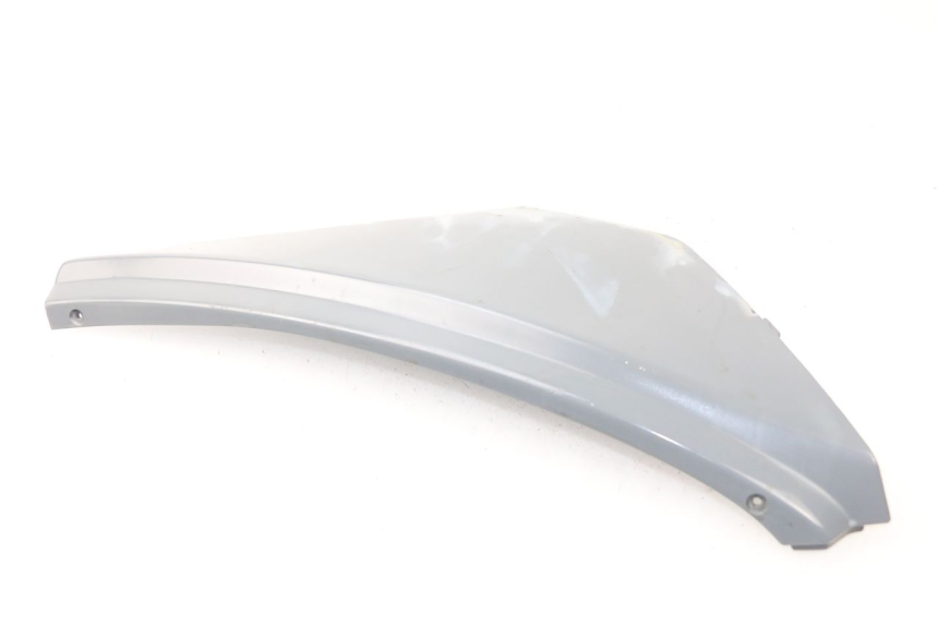 photo de TAPA BAJO ASIENTO IZQUIERDA APRILIA ATLANTIC 125 (2003 - 2009) - Otra perspectiva