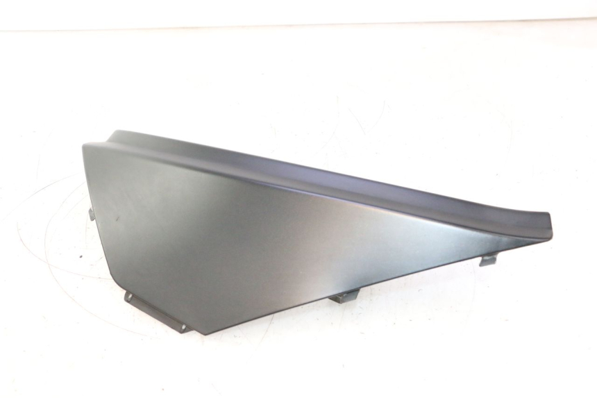 photo de TAPA BAJO ASIENTO IZQUIERDA APRILIA ATLANTIC S 125 (2010 - 2013) - Vista principal