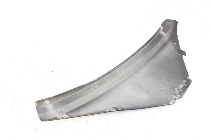 photo de TAPA BAJO ASIENTO IZQUIERDA APRILIA ATLANTIC S 125 (2010 - 2013) - Otra perspectiva