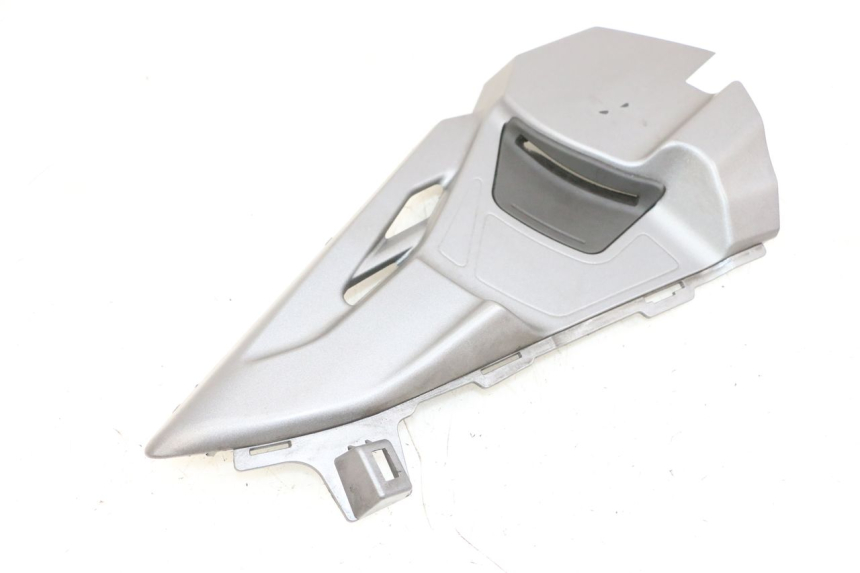 photo de TAPA BAJO ASIENTO IZQUIERDA SUZUKI BURGMAN 650 (2013 - 2020) - Vista principal