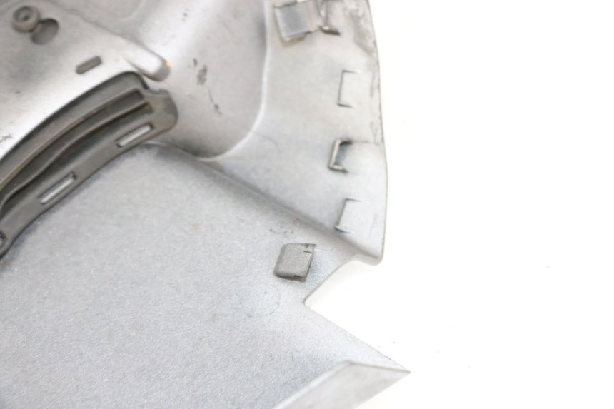 photo de TAPA BAJO ASIENTO IZQUIERDA SUZUKI BURGMAN 650 (2013 - 2020) - Detalle de la pieza