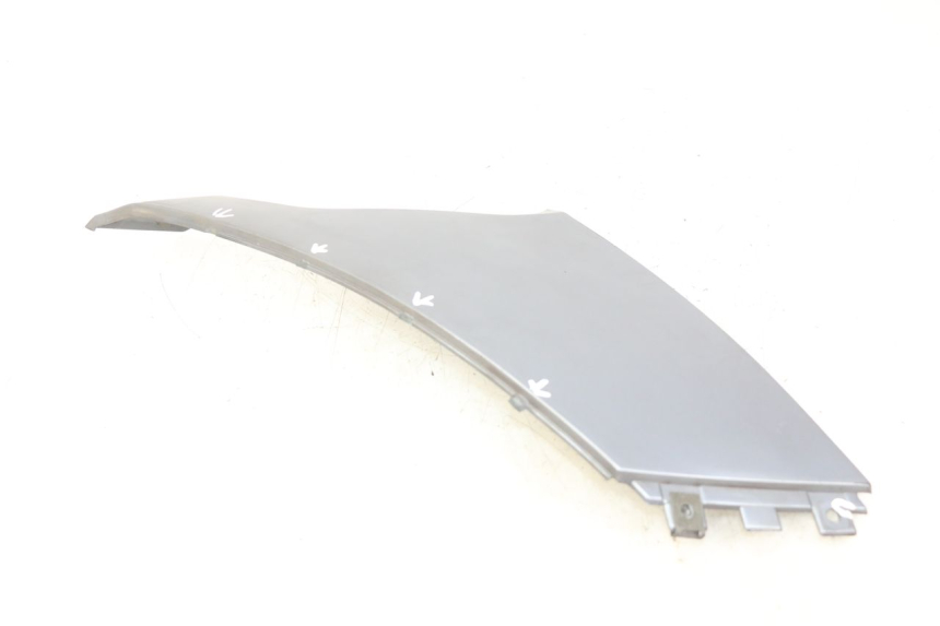 photo de TAPA BAJO EL ASIENTO IZQUIERDO. BMW C1 125 (2000 - 2003) - Primer plano técnico