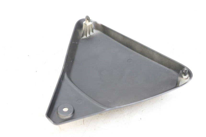 photo de TAPA BAJO ASIENTO IZQUIERDA ARCHIVE CAFE RACER 4T 50 (2019 - 2024) - Detalle de la pieza