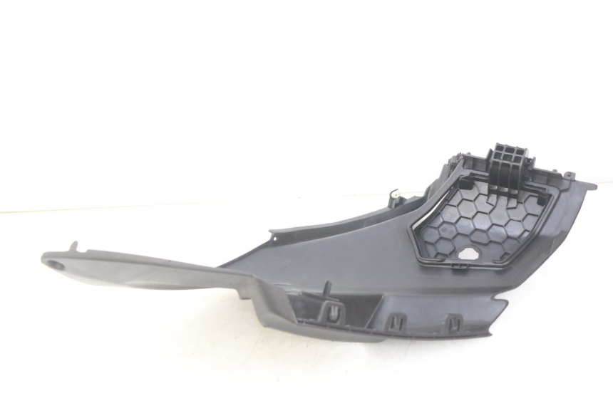 photo de TAPA DEBAJO DEL ASIENTO IZQUIERDO PEUGEOT CITYSTAR 125 (2011 - 2017) - Detalle de la pieza