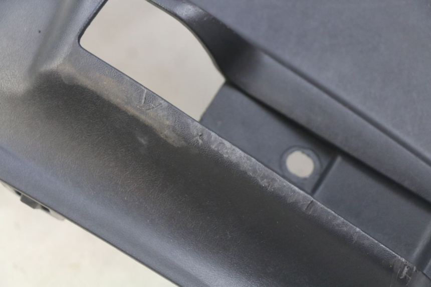 photo de TAPA DEBAJO DEL ASIENTO IZQUIERDO PEUGEOT CITYSTAR 125 (2011 - 2017) - Otra perspectiva