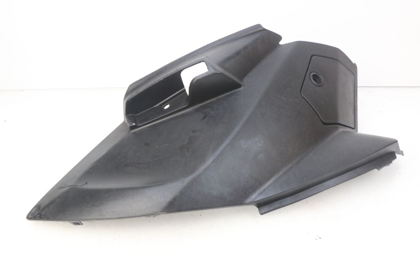 photo de TAPA DEBAJO DEL ASIENTO IZQUIERDO PEUGEOT CITYSTAR 50 (2013 - 2017) - Primer plano técnico