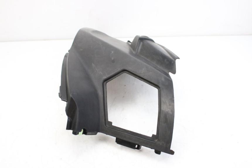 photo de TAPA DEBAJO DEL ASIENTO IZQUIERDO PEUGEOT CITYSTAR 50 (2013 - 2017) - Primer plano técnico