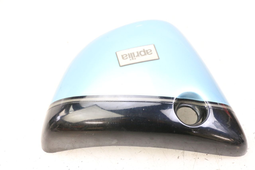 photo de TAPA BAJO ASIENTO IZQUIERDA APRILIA CLASSIC 125 (1995 - 2001) - Otra perspectiva