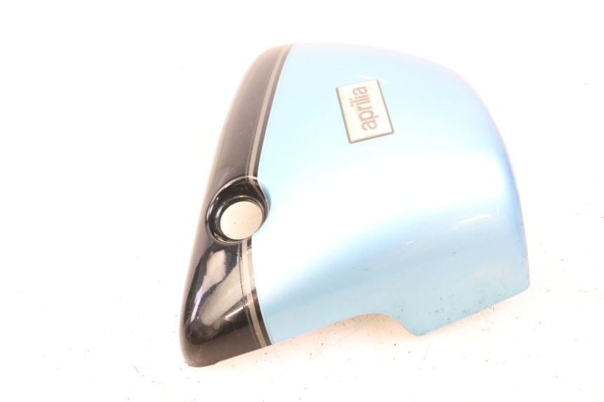 photo de TAPA BAJO ASIENTO IZQUIERDA APRILIA CLASSIC 125 (1995 - 2001) - Primer plano técnico