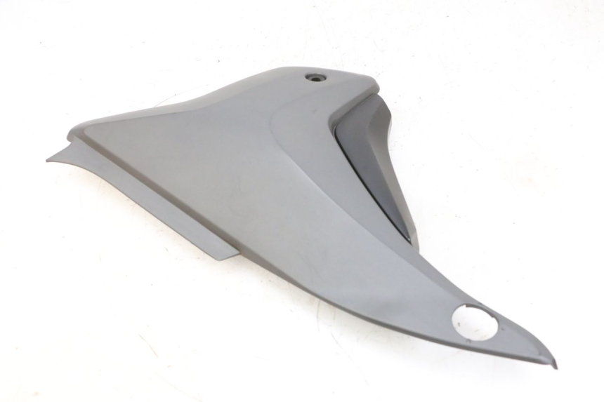 photo de TAPA BAJO ASIENTO IZQUIERDA KSR CODE 125 (2018 - 2020) - Primer plano técnico