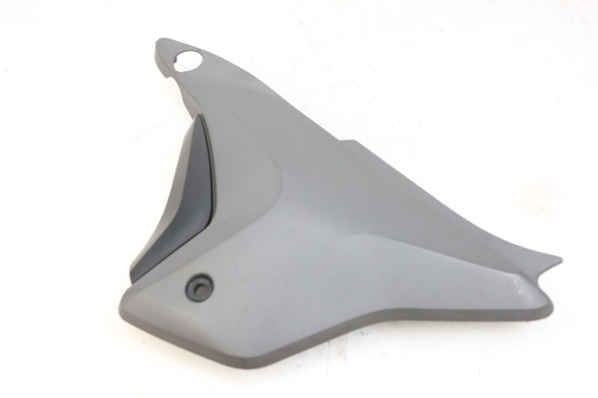 photo de TAPA BAJO ASIENTO IZQUIERDA KSR CODE 125 (2018 - 2020) - Detalles de los puntos de fijación