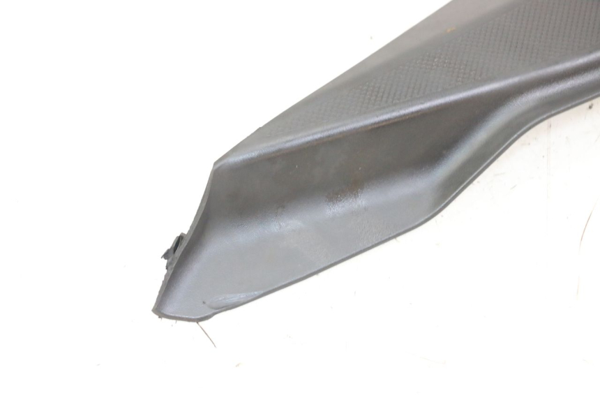 photo de TAPA BAJO ASIENTO IZQUIERDA DERBI SENDA SM DRD X-TREME 50 (2011 - 2017) - Zoom estado de uso