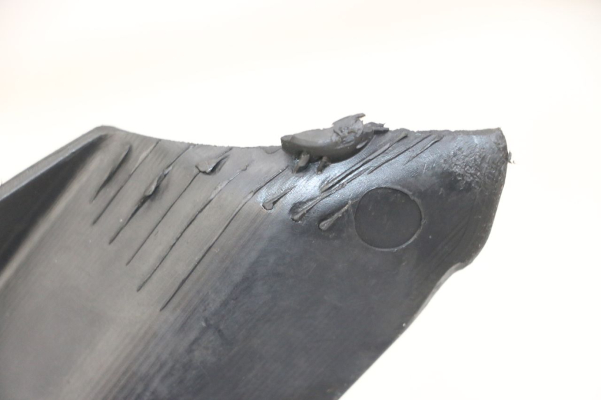 photo de TAPA BAJO ASIENTO IZQUIERDA DERBI SENDA SM DRD X-TREME 50 (2011 - 2017) - Vista general del producto