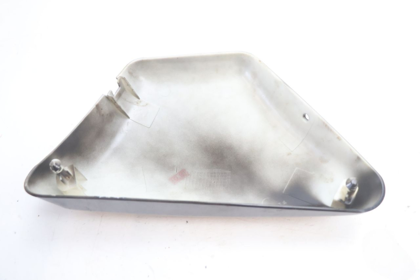 photo de TAPA BAJO ASIENTO IZQUIERDA MASH DIRT TRACK 50 (2018 - 2020) - Detalles de los puntos de fijación