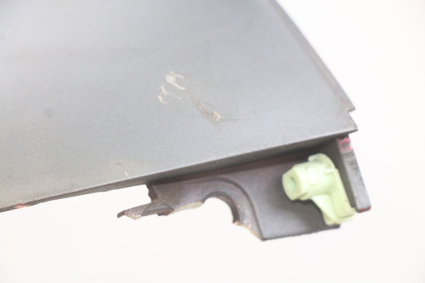 photo de TAPA DEBAJO DEL ASIENTO IZQUIERDO PEUGEOT DJANGO 4T 50 (2014 - 2019) - Zoom estado de uso