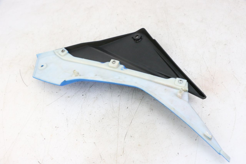 photo de TAPA BAJO ASIENTO IZQUIERDA EBROH BRAVO GLE 1 (2020 - 2024) - Zoom estado de uso