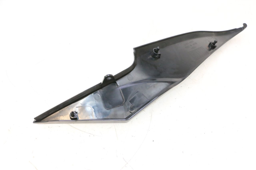 photo de TAPA BAJO ASIENTO IZQUIERDA KAWASAKI ER-6 ER6 N 650 (2005 - 2009) - Primer plano técnico