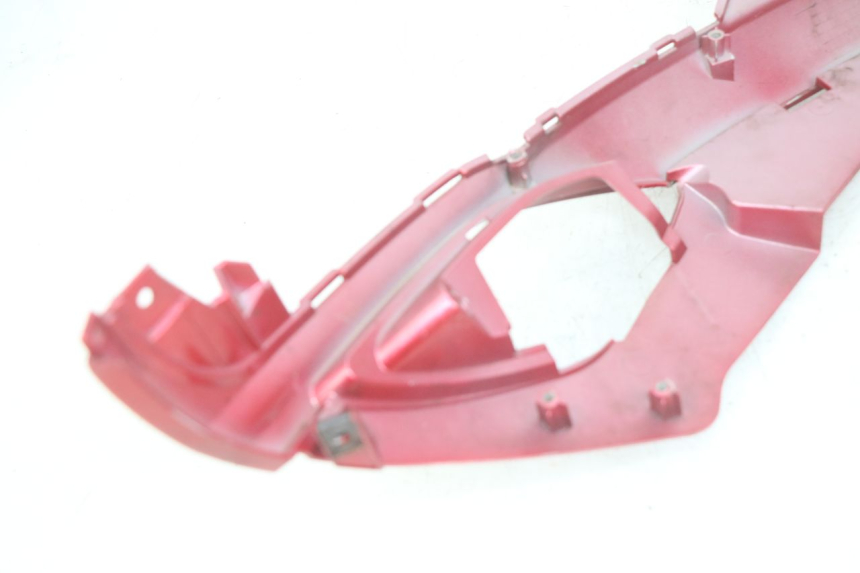 photo de TAPA DEBAJO DEL ASIENTO IZQUIERDO SYM FIDDLE 3 III 125 (2014 - 2020) - Primer plano técnico