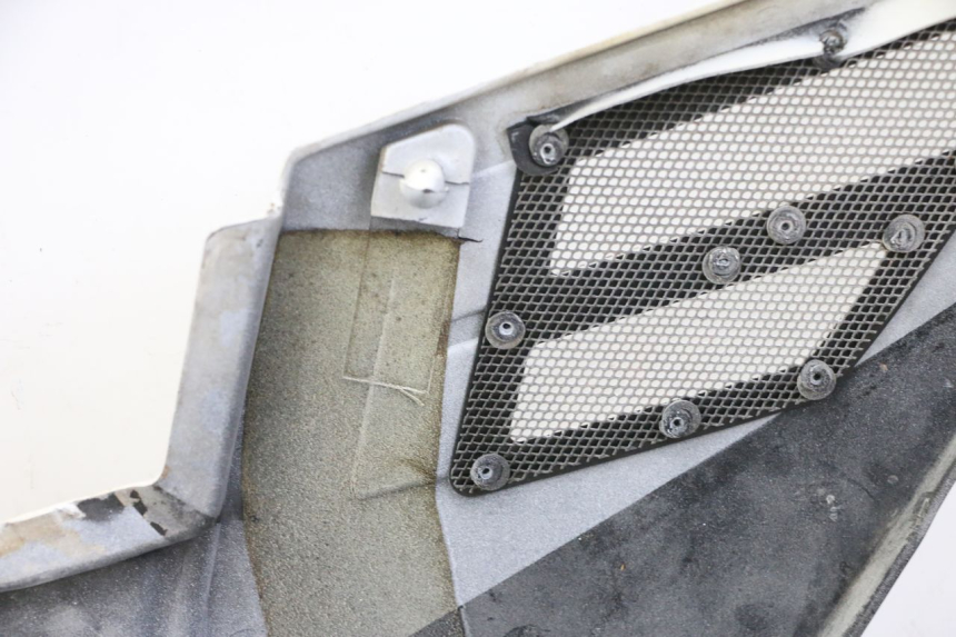 photo de TAPA BAJO ASIENTO IZQUIERDA YAMAHA FJ 36Y 1100 (1984 - 1985) - Otra vista del artículo