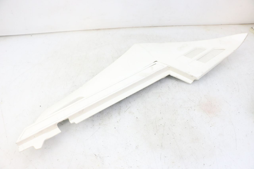 photo de TAPA BAJO ASIENTO IZQUIERDA YAMAHA FJ 36Y 1100 (1984 - 1985) - Detalles de los puntos de fijación