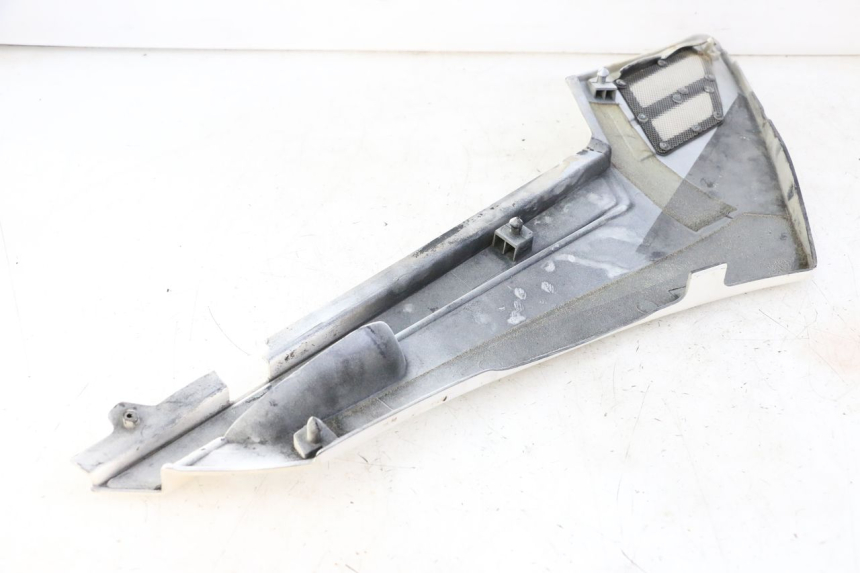 photo de TAPA BAJO ASIENTO IZQUIERDA YAMAHA FJ 36Y 1100 (1984 - 1985) - Estado de la superficie y material