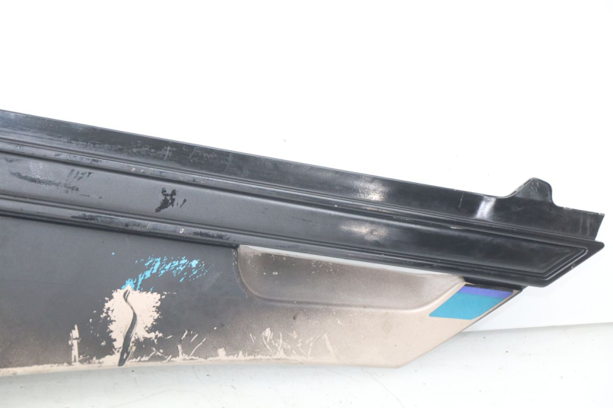 photo de TAPA DEBAJO DEL ASIENTO IZQUIERDO YAMAHA FJ 3CX 1200 (1986 - 1996) - Recambio usado revisado