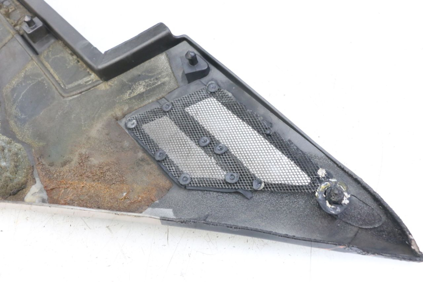 photo de TAPA DEBAJO DEL ASIENTO IZQUIERDO YAMAHA FJ 3CX 1200 (1986 - 1996) - Detalle de la pieza